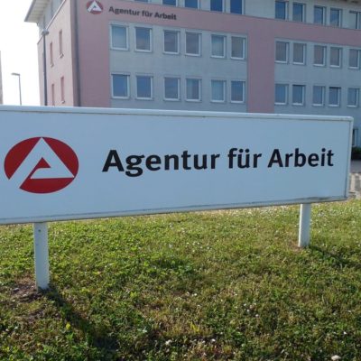 Ψαλίδι στο επίδομα ανεργίας για χιλιάδες άτομα στη Γερμανία Ψαλίδι στο επίδομα ανεργίας για χιλιάδες άτομα στη Γερμανία