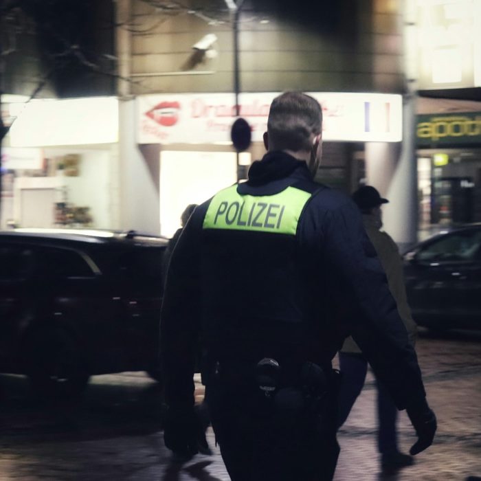 Στουτγάρδη: Ομάδα ανδρών απειλεί 40χρονο με μαχαίρι και τον ληστεύει