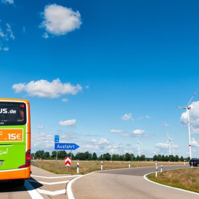 Το Flixbus καίγεται στον αυτοκινητόδρομο Α96 με κατεύθυνση το Μόναχο