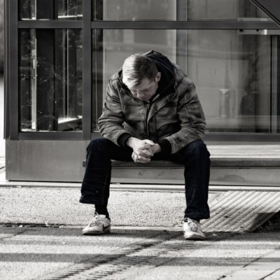 Σχεδόν οι μισοί νέοι Γερμανοί νιώθουν μοναξιά: Γιατί συμβαίνει αυτό;