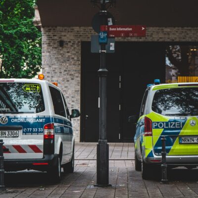 Γαμήλιο πάρτι με πολύ ξύλο στη Γερμανία: 40 καλεσμένοι τσακώνονται μεταξύ τους