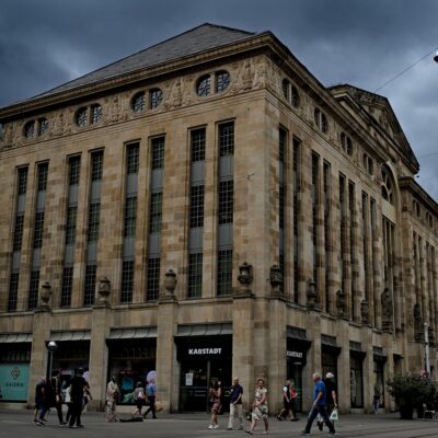 Οι εταιρικές επωνυμίες Kaufhof και Karstadt αποτελούν παρελθόν στη Γερμανία
