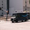 Οδηγός άφησε τα κλειδιά: Έκλεψαν βαν της Amazon γεμάτο δέματα Οδηγός άφησε τα κλειδιά: Έκλεψαν βαν της Amazon γεμάτο δέματα