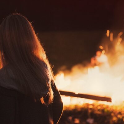 Γερμανικός Τύπος: Ελληνίδα έβαζε φωτιές για να φλερτάρει πυροσβέστες