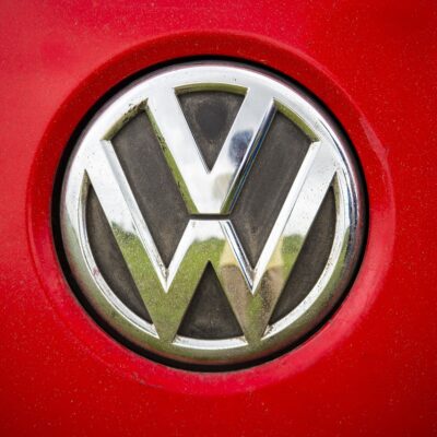 Τεράστια πτώση κερδών για τη μεγαλύτερη αυτοκινητοβιομηχανία της Ευρώπης