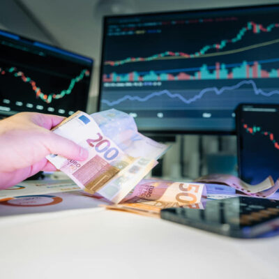 Η παγκόσμια οικονομία προοδεύει χάρη στην τεχνολογία Η παγκόσμια οικονομία προοδεύει χάρη στην τεχνολογία